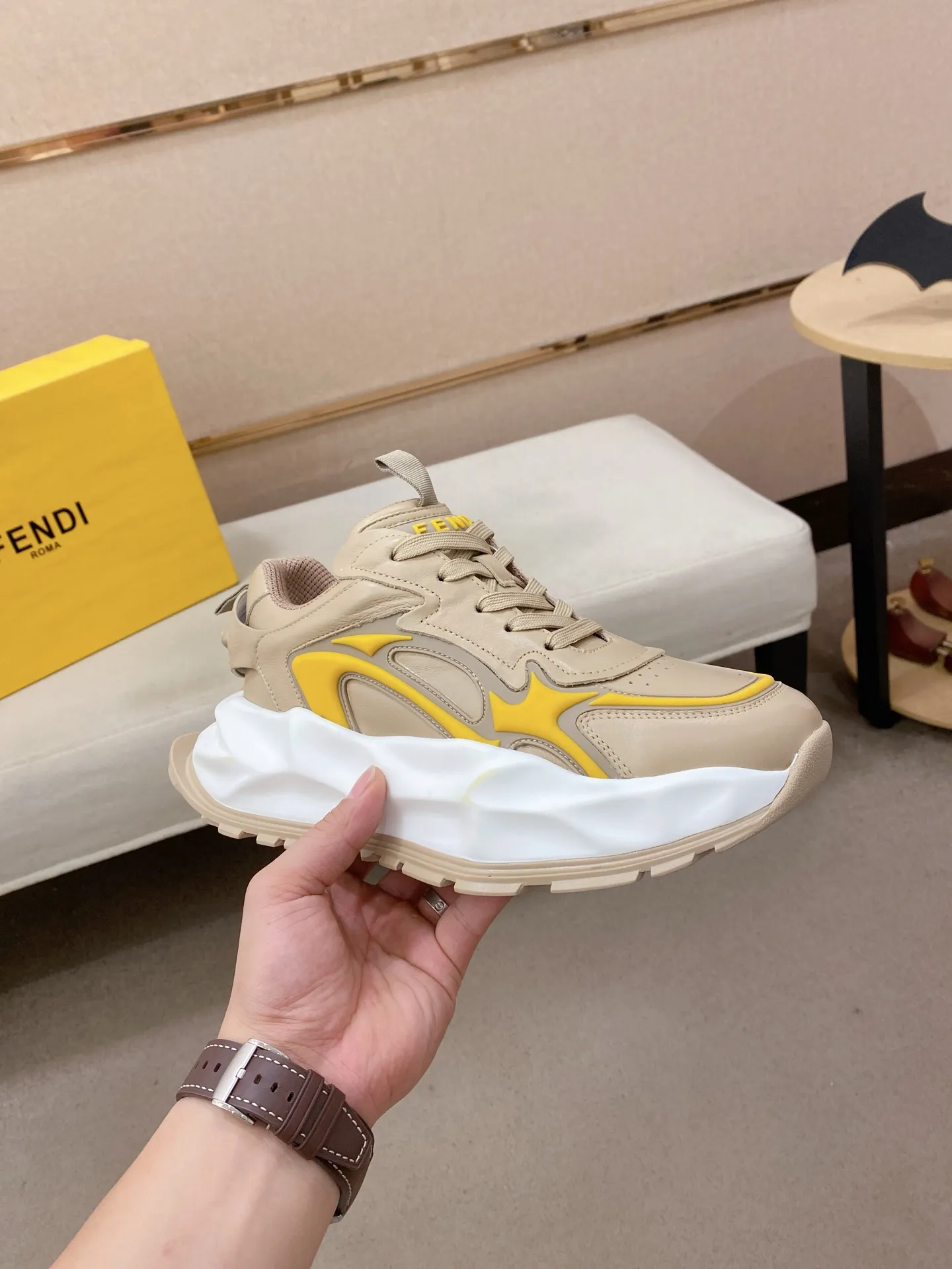 Factory price 580💰 FENDI new model (Fendi) official website 1:1 copy 👊🏻Upper 🇮🇹Imported cowhide🇩🇪Inside imported breathable mesh lining. The original outsole is molded to reflect the identity of every man, and the upper foot is elegant and stable🚶🏻🚶🏻The high-end custom counter original replica📯The shoe last remains unchanged regardless of wind and rain, and can withstand the verification of time🔍️,🔵 Size: 39-45. Can be customized 38-46 non-refundable and non-exchangeable!